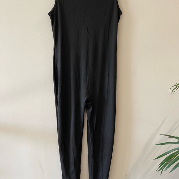 Black Sleeveless Jumpsuit - Picture 4 of 12